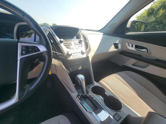Photo of 2015 Champagne Silver Metallic Chevrolet Equinox