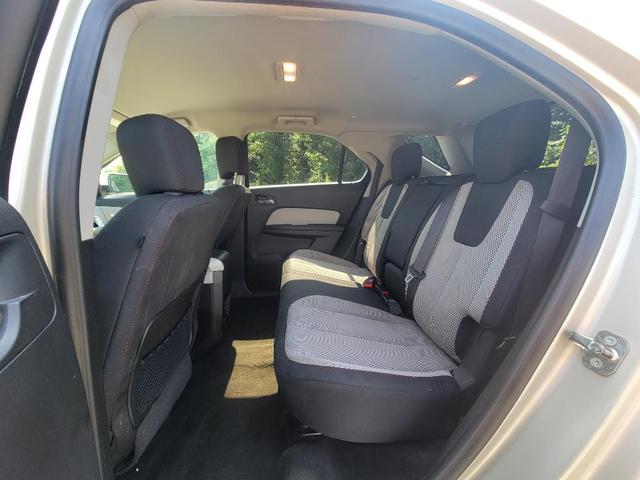 Photo of 2015 Champagne Silver Metallic Chevrolet Equinox