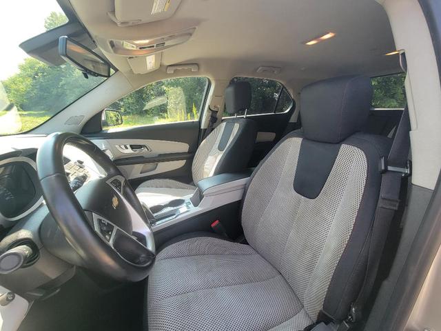 Photo of 2015 Champagne Silver Metallic Chevrolet Equinox