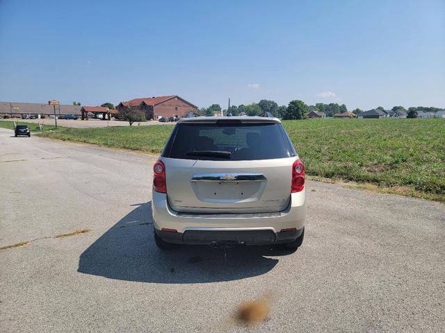 Photo of 2015 Champagne Silver Metallic Chevrolet Equinox
