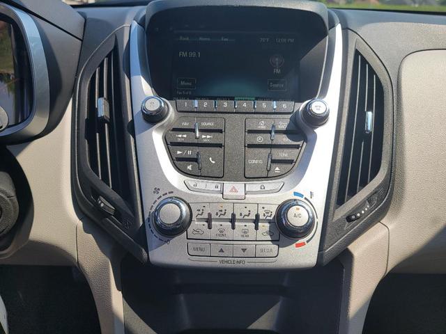 Photo of 2015 Champagne Silver Metallic Chevrolet Equinox