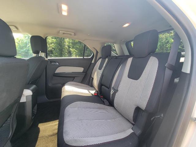 Photo of 2015 Champagne Silver Metallic Chevrolet Equinox