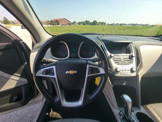 Photo of 2015 Champagne Silver Metallic Chevrolet Equinox