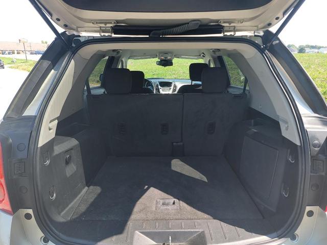 Photo of 2015 Champagne Silver Metallic Chevrolet Equinox