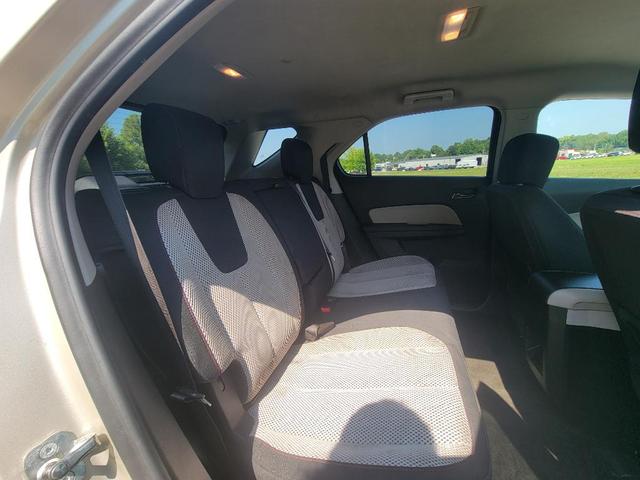 Photo of 2015 Champagne Silver Metallic Chevrolet Equinox