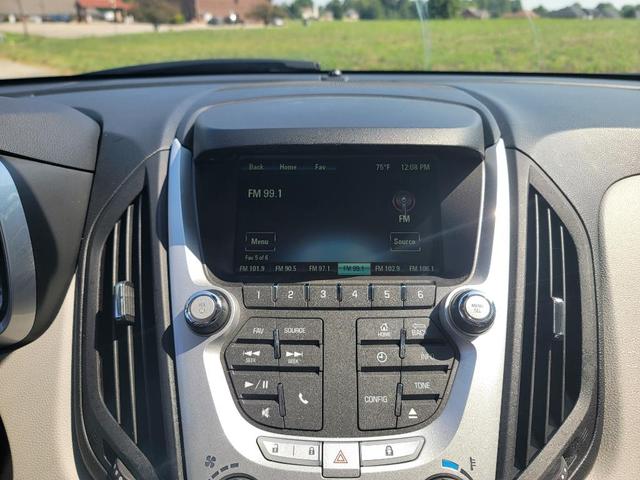 Photo of 2015 Champagne Silver Metallic Chevrolet Equinox