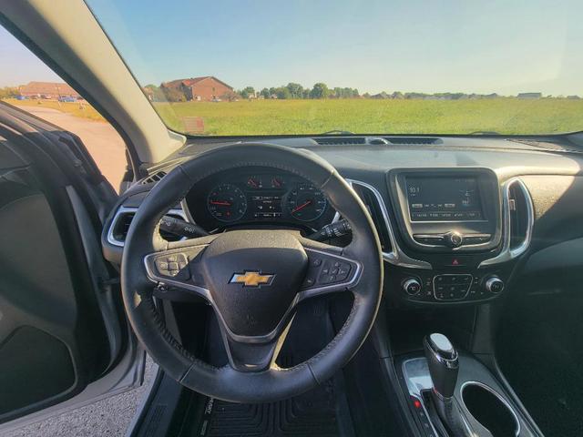 Photo of 2018 Silver Ice Metallic Chevrolet Equinox