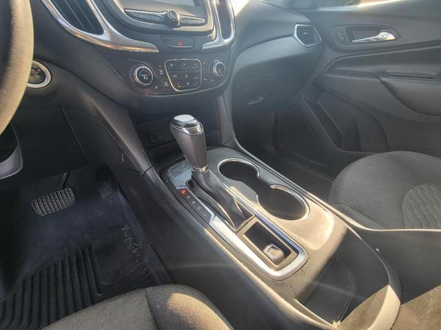 Photo of 2018 Silver Ice Metallic Chevrolet Equinox