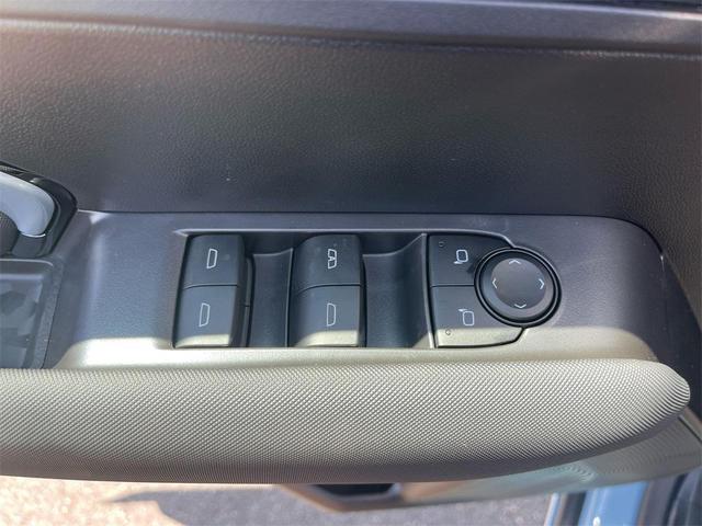 Photo of 2025 Summit White Chevrolet Colorado