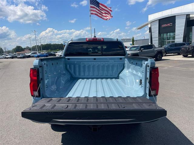 Photo of 2025 Summit White Chevrolet Colorado