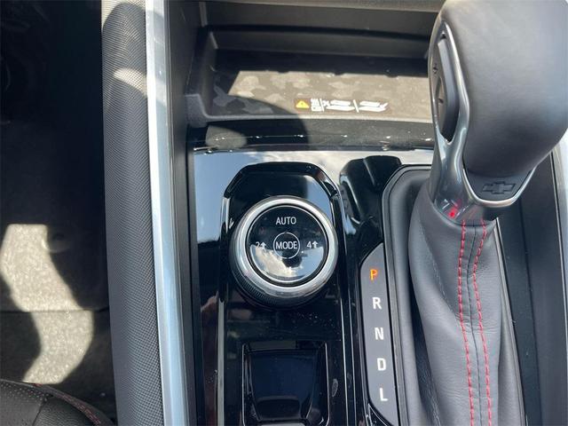 Photo of 2025 Summit White Chevrolet Colorado