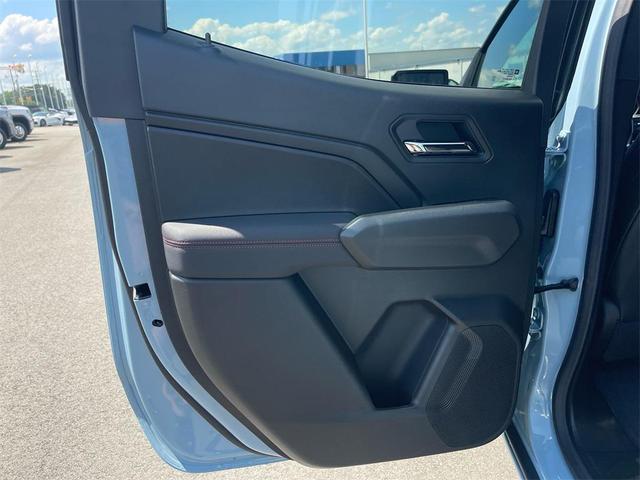 Photo of 2025 Summit White Chevrolet Colorado
