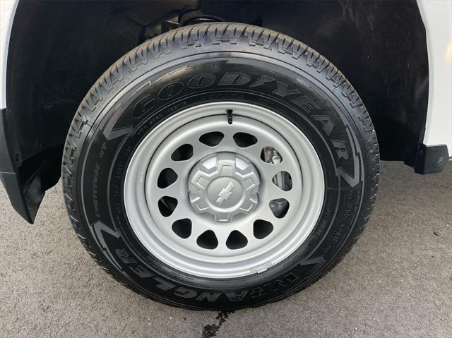 Photo of 2023 Summit White Chevrolet Colorado