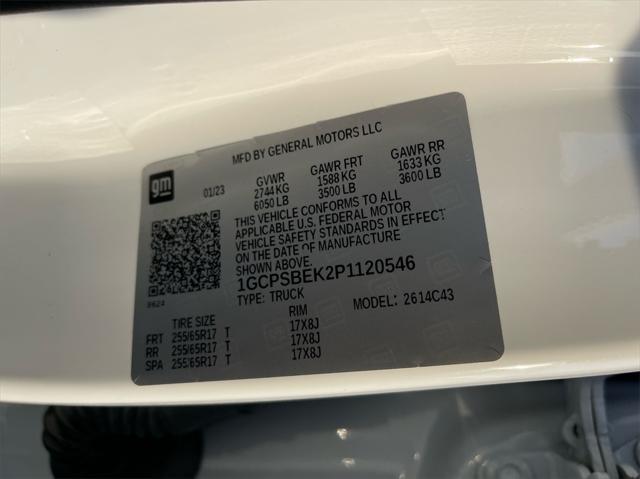 Photo of 2023 Summit White Chevrolet Colorado