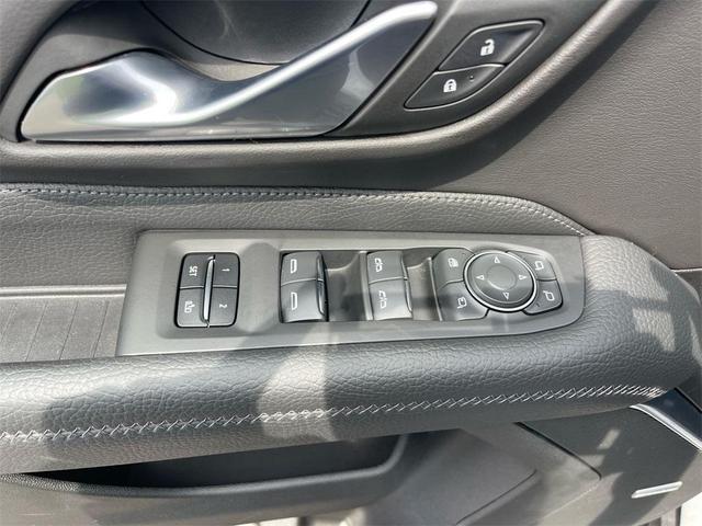 Photo of 2022 White GMC Yukon