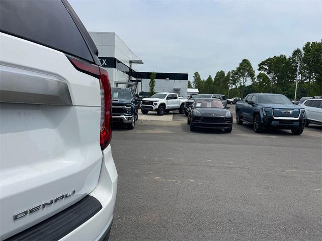 Photo of 2022 White GMC Yukon