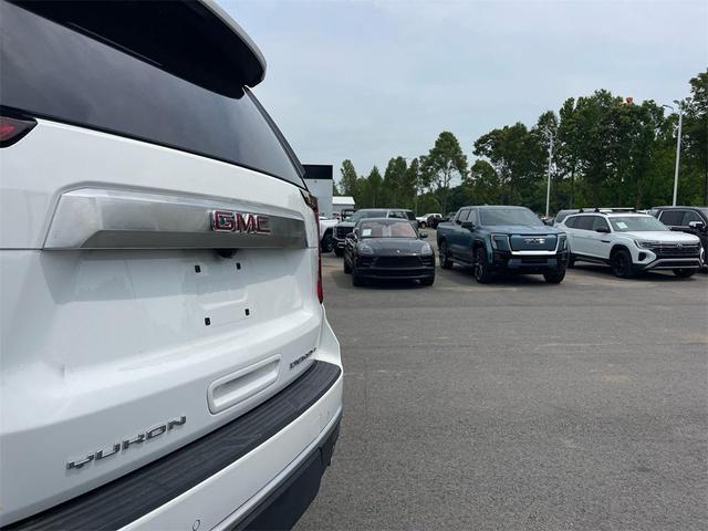 Photo of 2022 White GMC Yukon