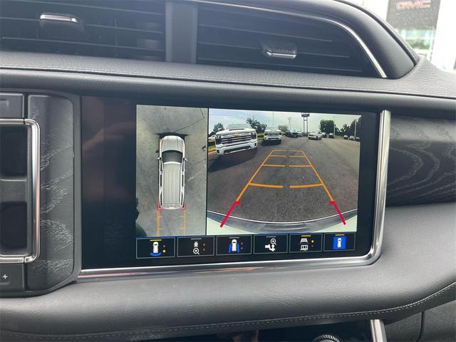 Photo of 2022 White GMC Yukon