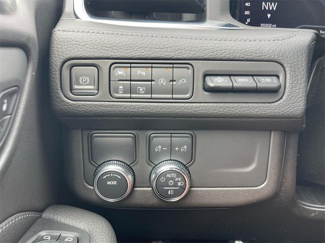Photo of 2022 White GMC Yukon