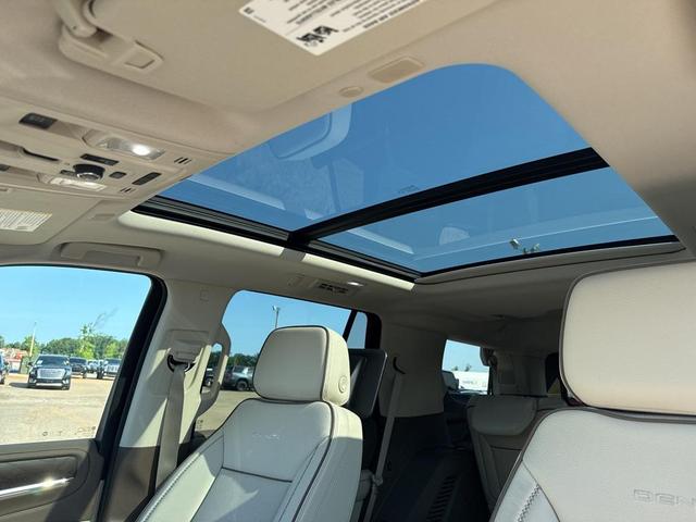 Photo of 2023 White Frost Tricoat GMC Yukon