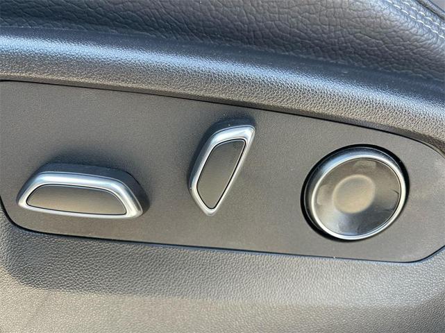Photo of 2024 White GMC Sierra 1500