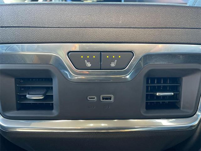 Photo of 2024 White GMC Sierra 1500