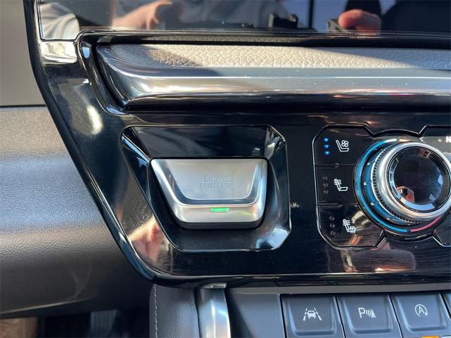 Photo of 2024 White GMC Sierra 1500