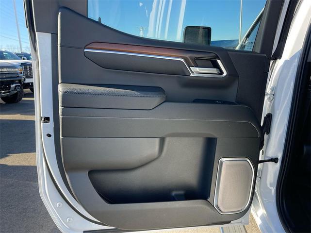 Photo of 2024 White GMC Sierra 1500