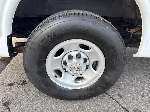 Photo of 2024 Summit White Chevrolet Express 3500