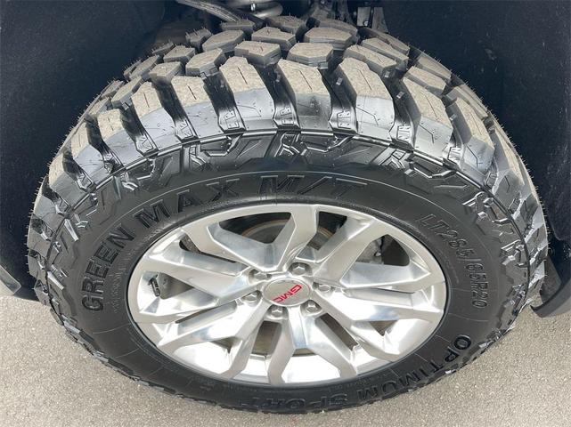 Photo of 2019 White GMC Sierra 1500