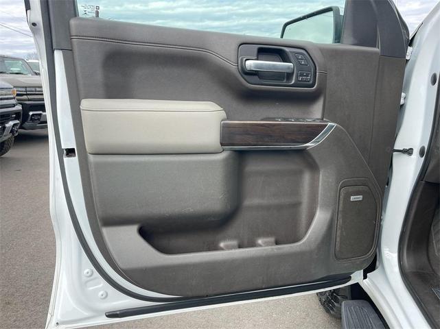 Photo of 2019 White GMC Sierra 1500