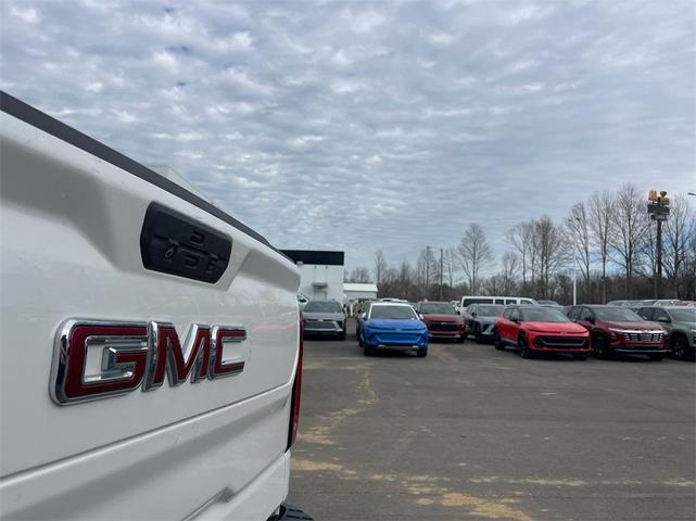 Photo of 2019 White GMC Sierra 1500