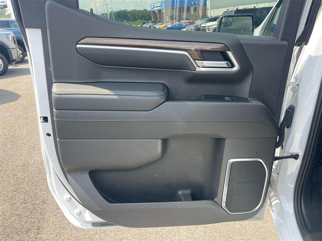 Photo of 2022 Summit White Chevrolet Silverado 1500