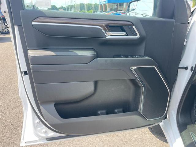 Photo of 2022 Summit White Chevrolet Silverado 1500