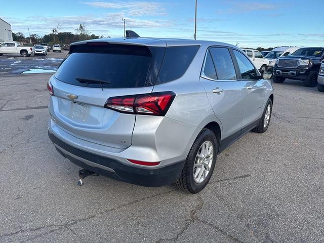 Photo of 2022 Silver Ice Metallic Chevrolet Equinox