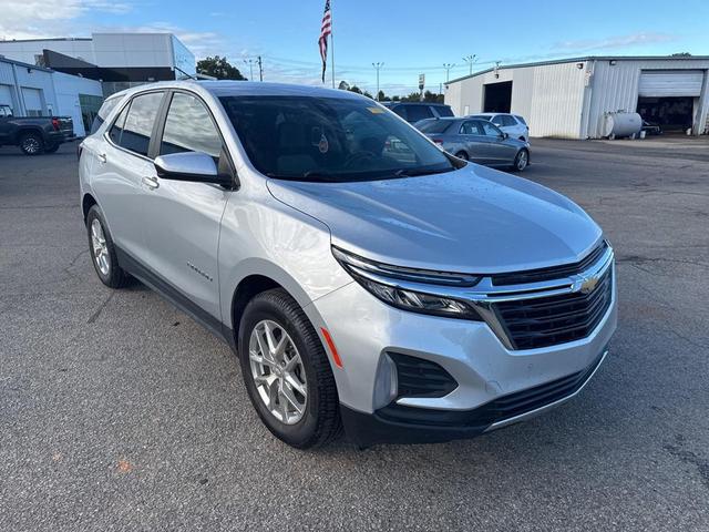 Photo of 2022 Silver Ice Metallic Chevrolet Equinox