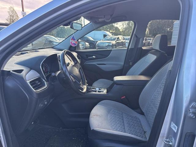 Photo of 2022 Silver Ice Metallic Chevrolet Equinox