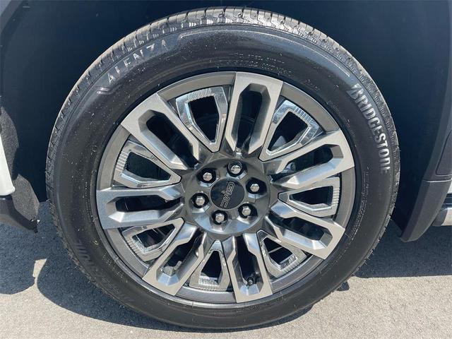Photo of 2024 White Frost Tricoat GMC Sierra 1500