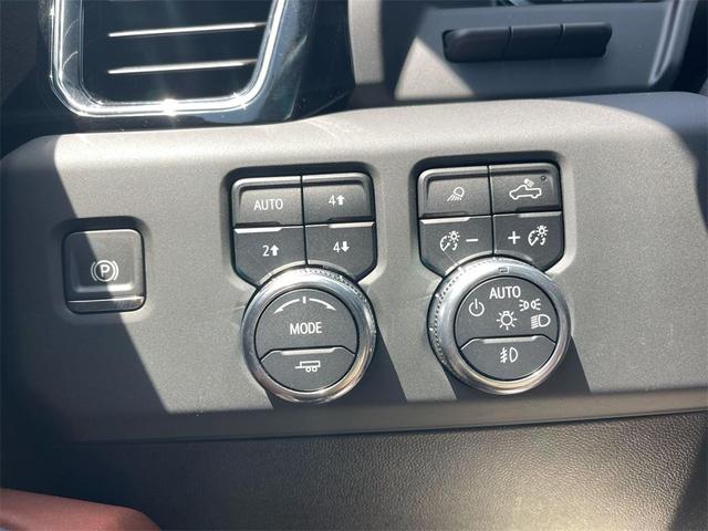 Photo of 2024 White Frost Tricoat GMC Sierra 1500