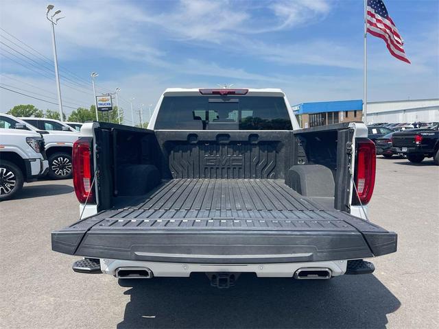 Photo of 2024 White Frost Tricoat GMC Sierra 1500