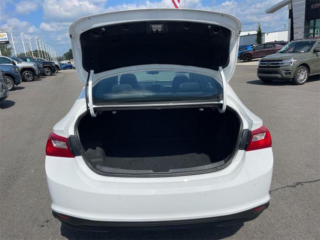 Photo of 2024 Summit White Chevrolet Malibu