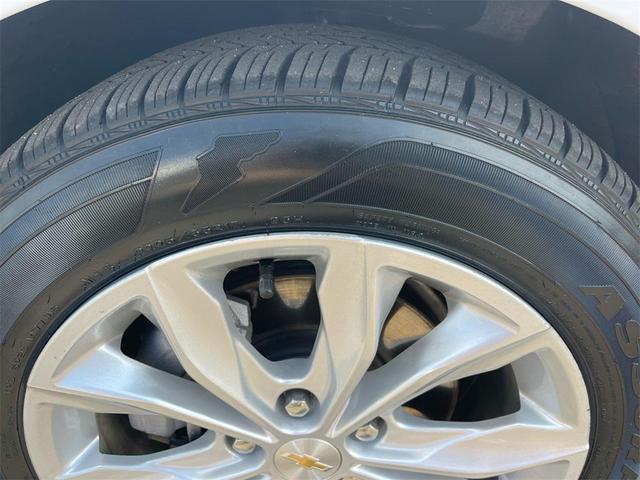 Photo of 2024 Summit White Chevrolet Malibu