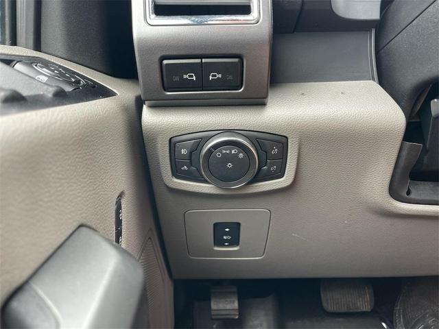Photo of 2017 Oxford White Ford F-150