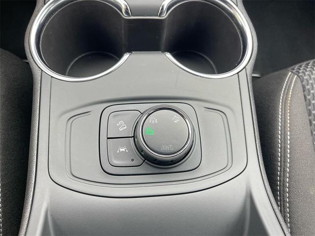 Photo of 2024 Summit White GMC Terrain