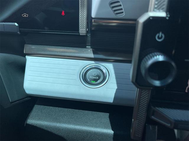 Photo of 2023 Interstellar White GMC HUMMER EV Pickup