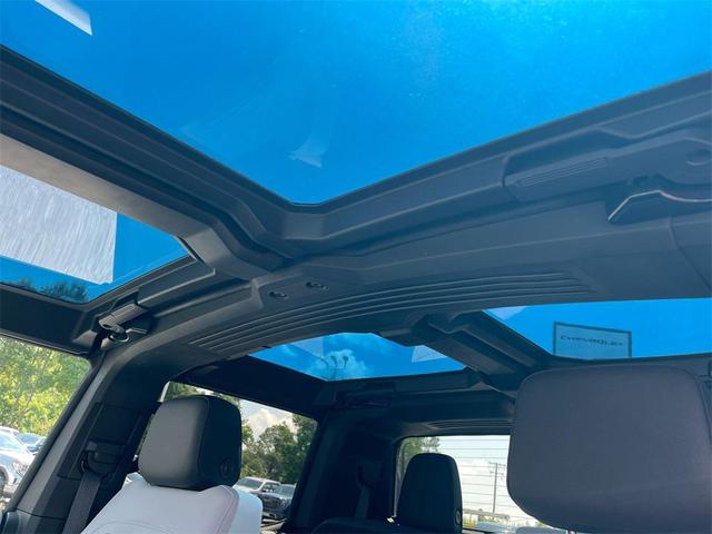 Photo of 2023 Interstellar White GMC HUMMER EV Pickup