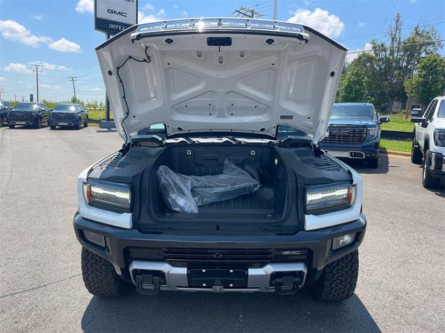 Photo of 2023 Interstellar White GMC HUMMER EV Pickup
