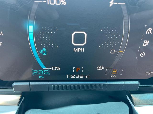 Photo of 2023 Interstellar White GMC HUMMER EV Pickup