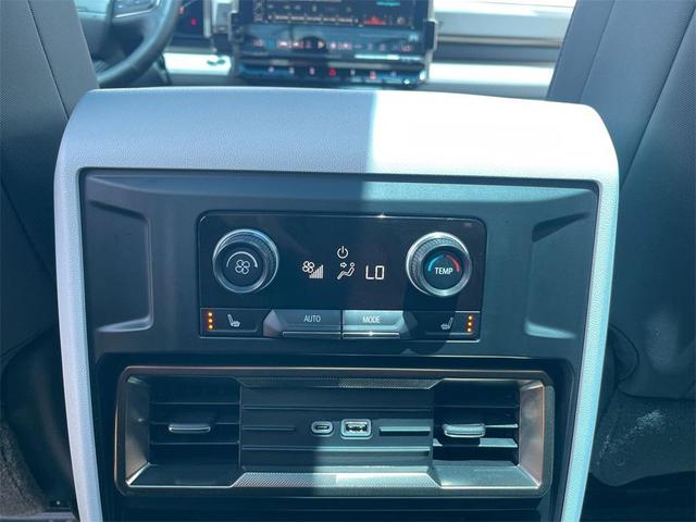 Photo of 2023 Interstellar White GMC HUMMER EV Pickup