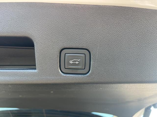 Photo of 2025 White GMC Acadia